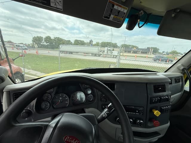 2021 Peterbilt 579 — photo 5