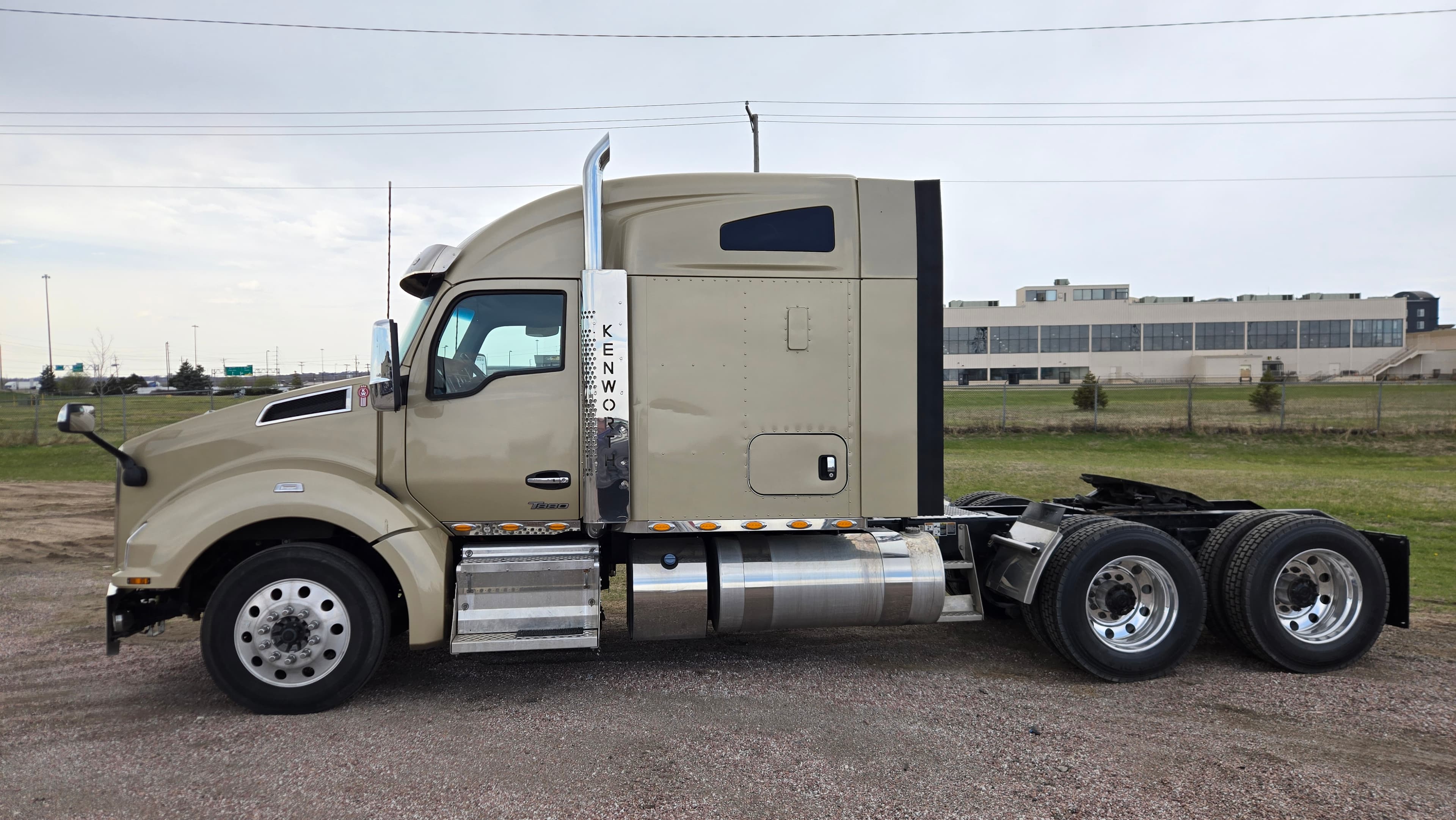 2023 Kenworth T880 — photo 2