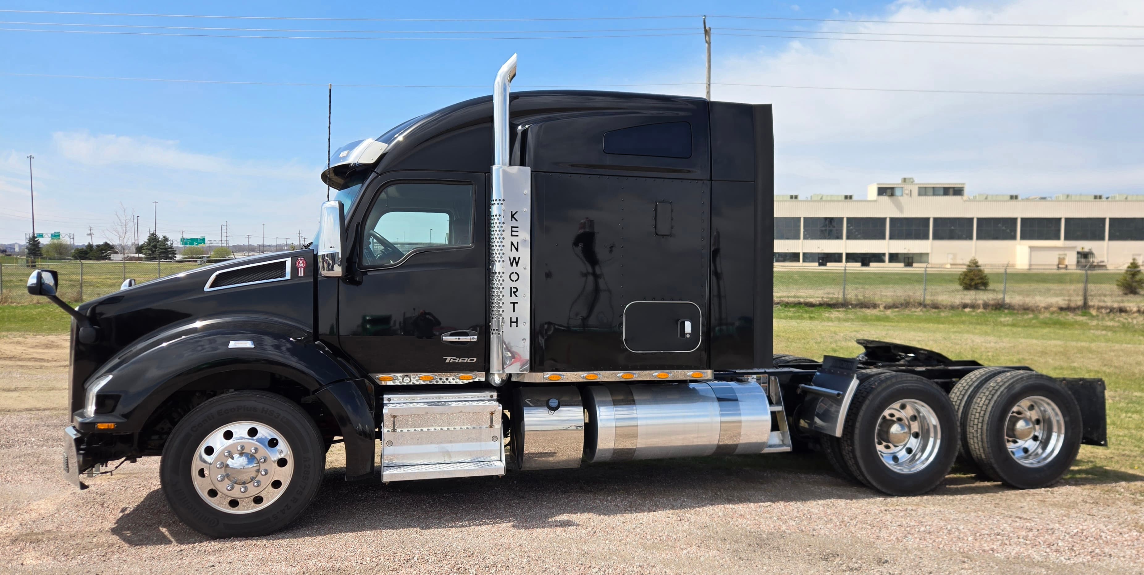 2023 Kenworth T880 — photo 2
