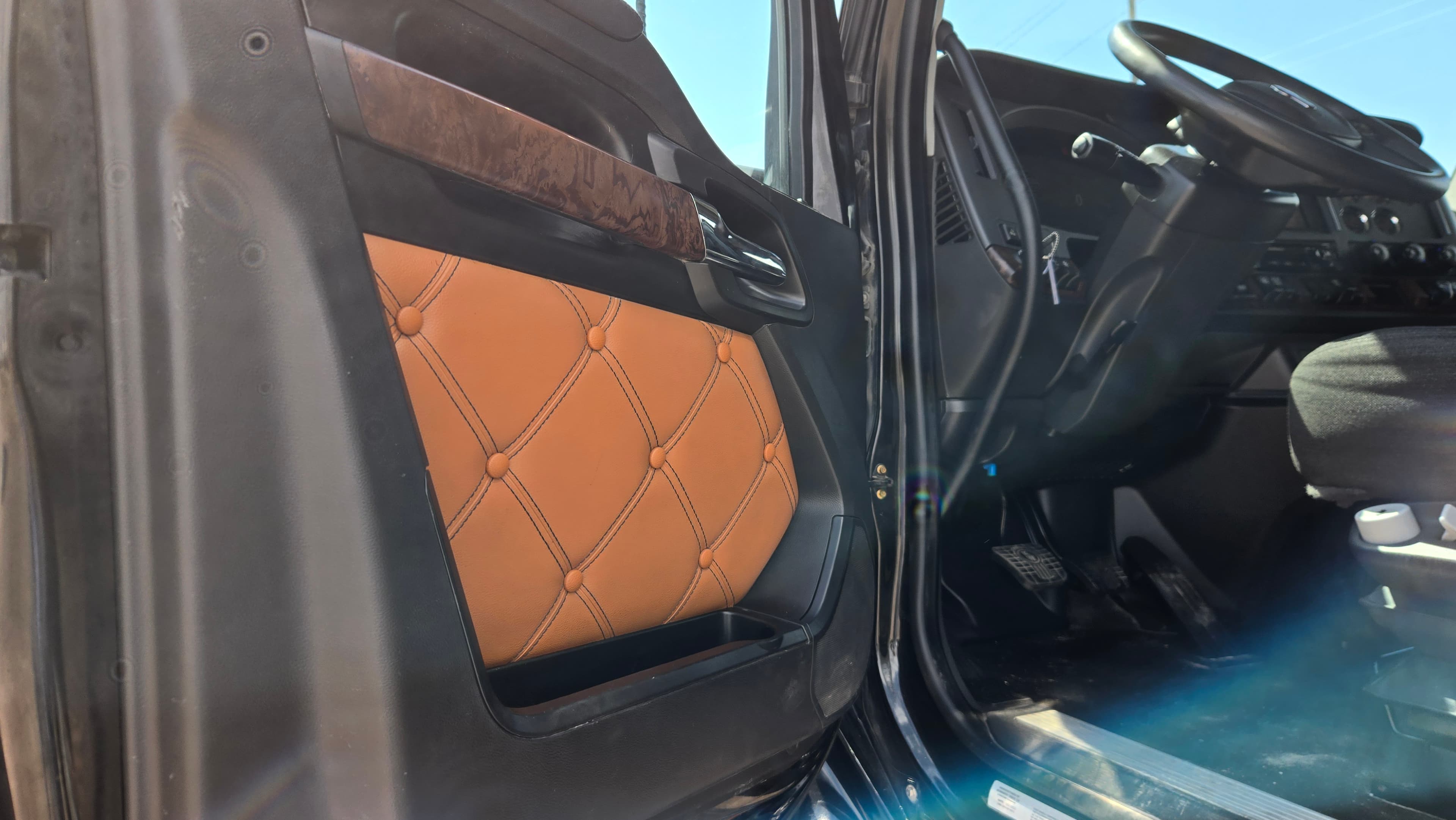 2023 Kenworth T880 — photo 8