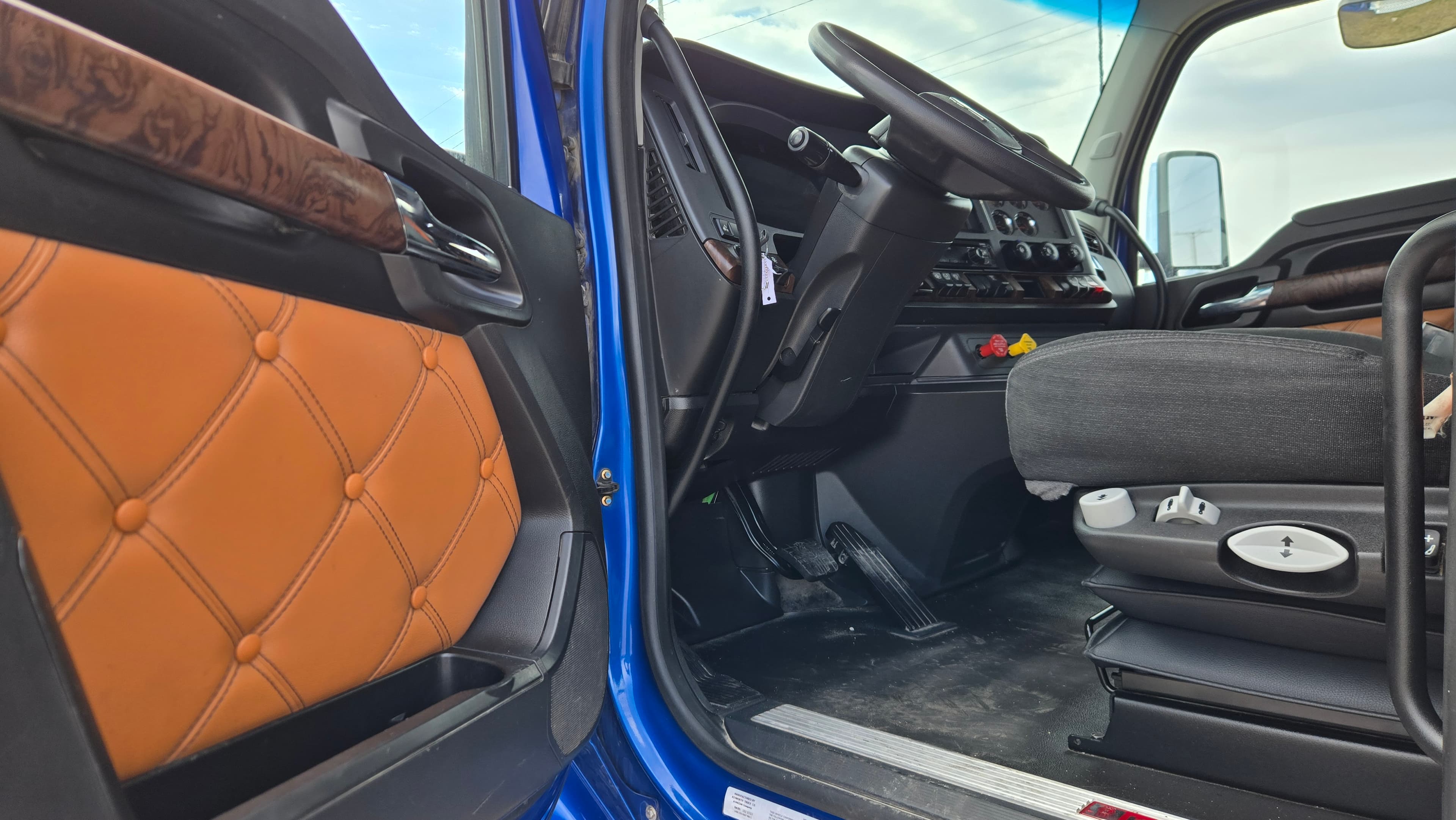 2023 Kenworth T880 — photo 7