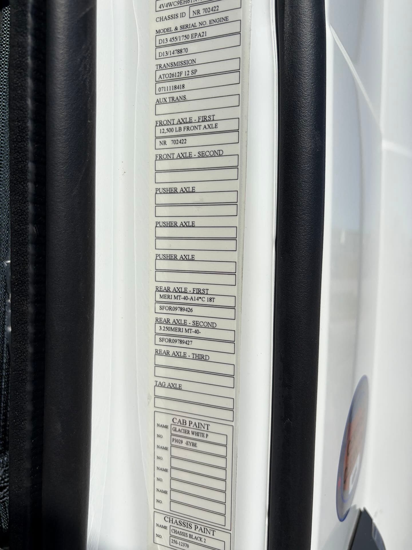 2026 Volvo VNR 640 — photo 11