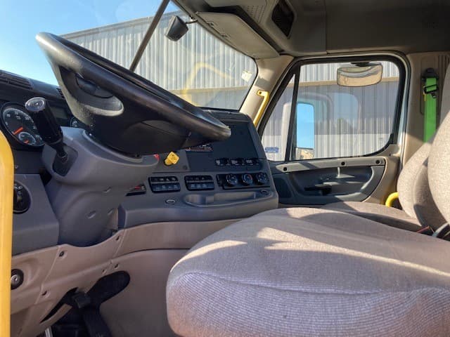 2017 Freightliner Cascadia — photo 4