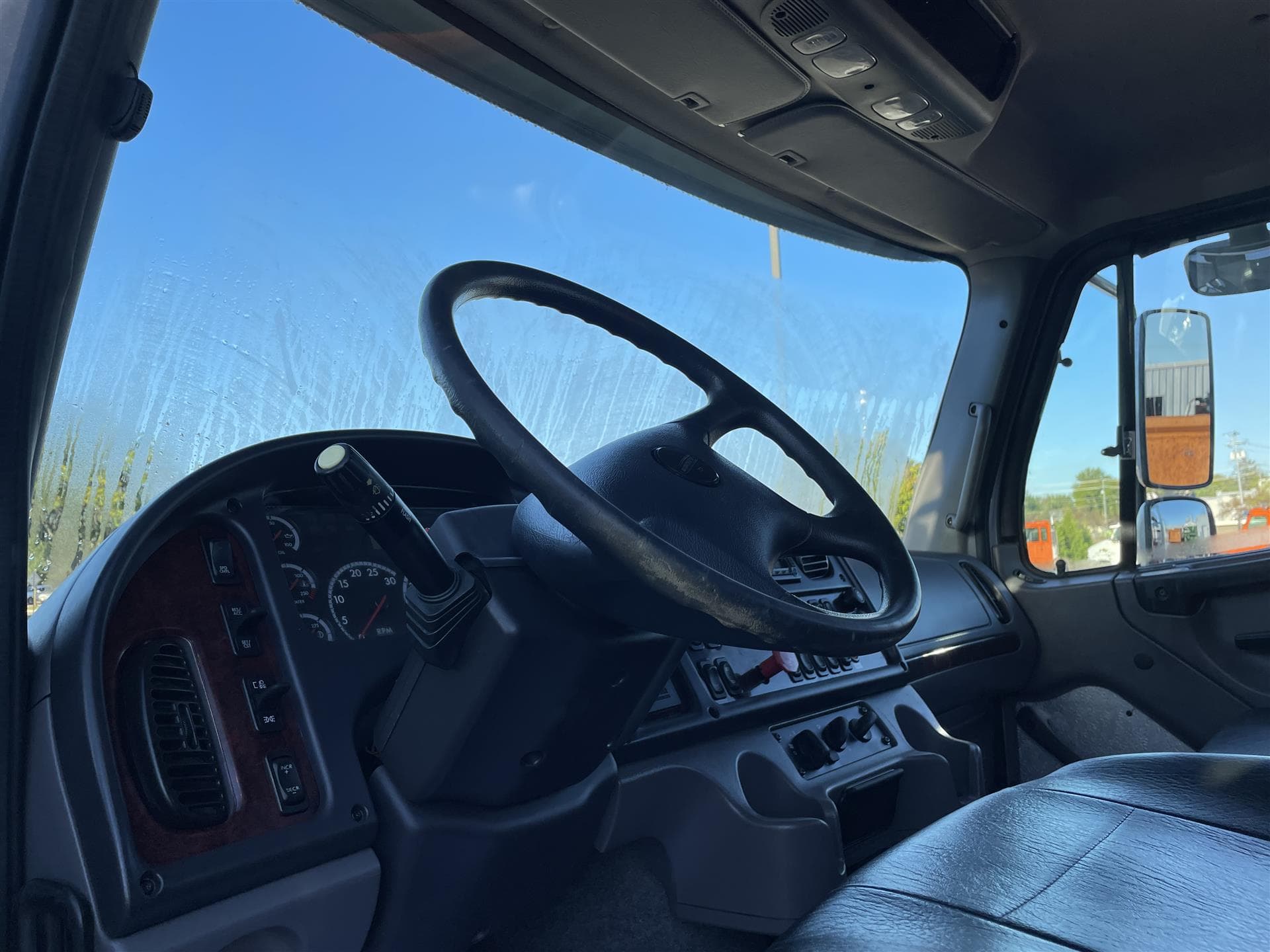 2014 Freightliner 114SD — photo 7