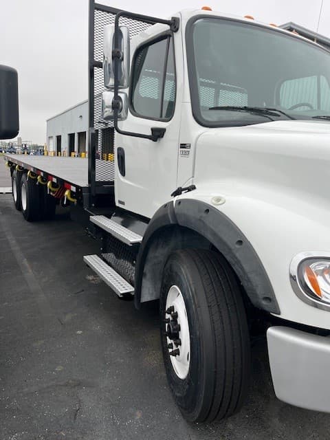 2012 Freightliner M2 106 — photo 2