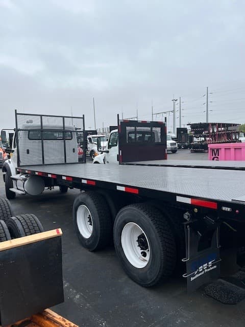 2012 Freightliner M2 106 — photo 3