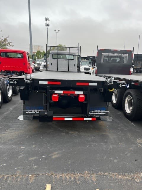 2012 Freightliner M2 106 — photo 5