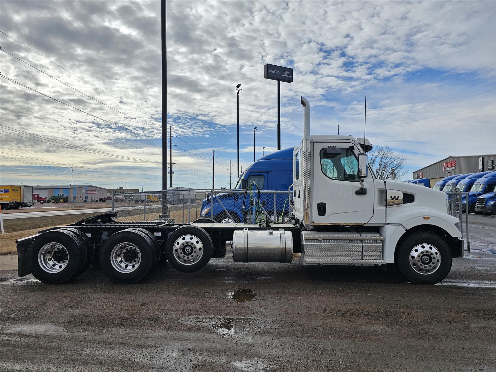 2025 Western Star 49X — photo 2