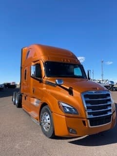 2025 Freightliner Cascadia — photo 2