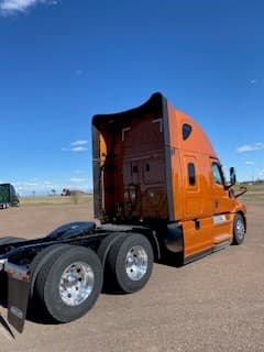 2025 Freightliner Cascadia — photo 3