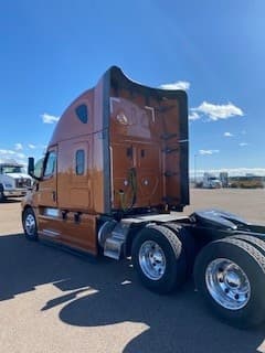 2025 Freightliner Cascadia — photo 4