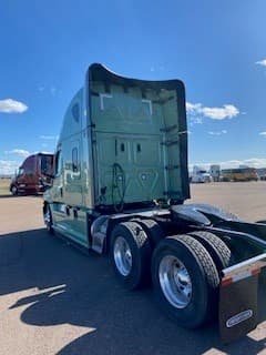 2025 Freightliner Cascadia — photo 3