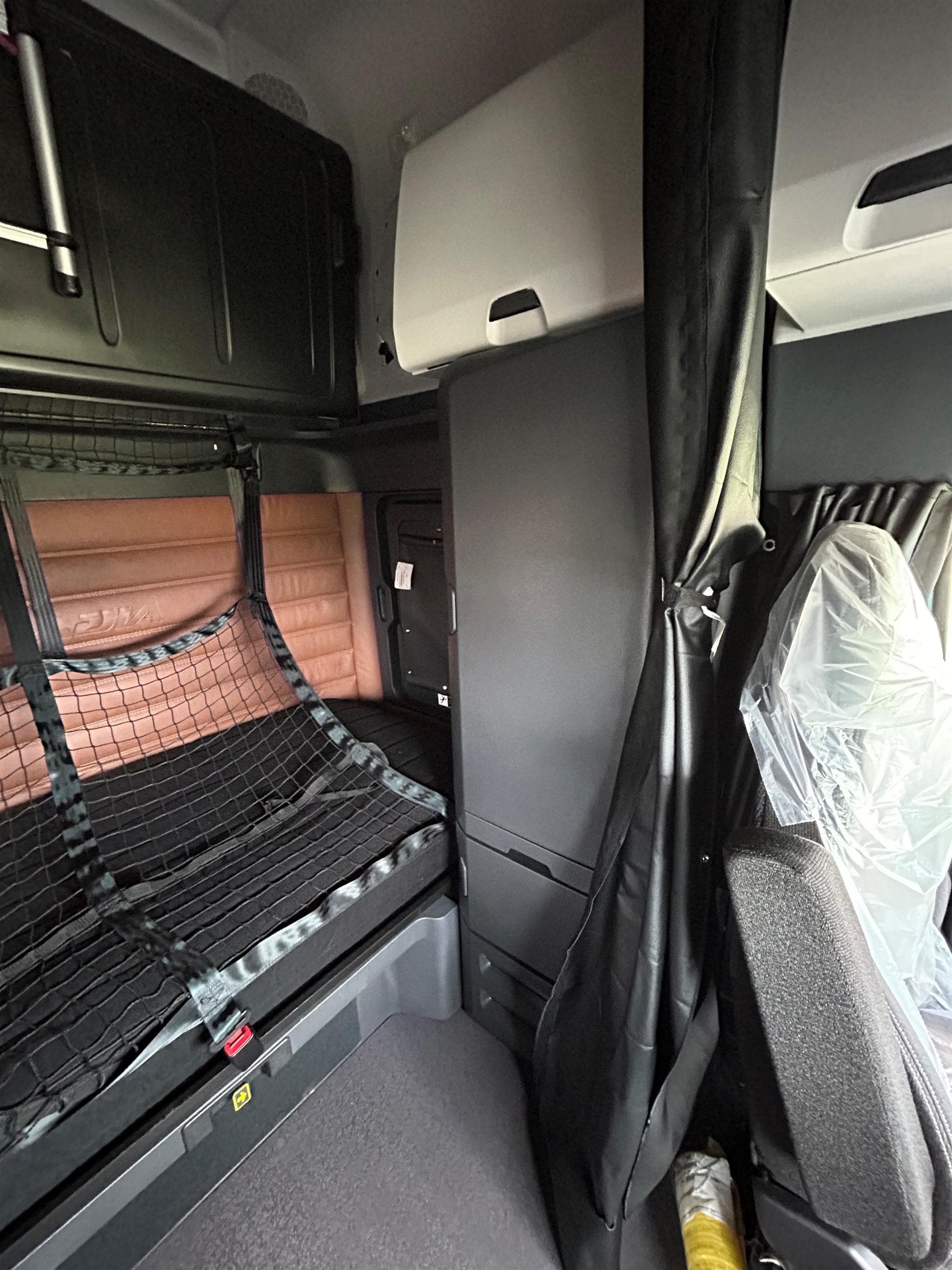 2025 Freightliner Cascadia — photo 5