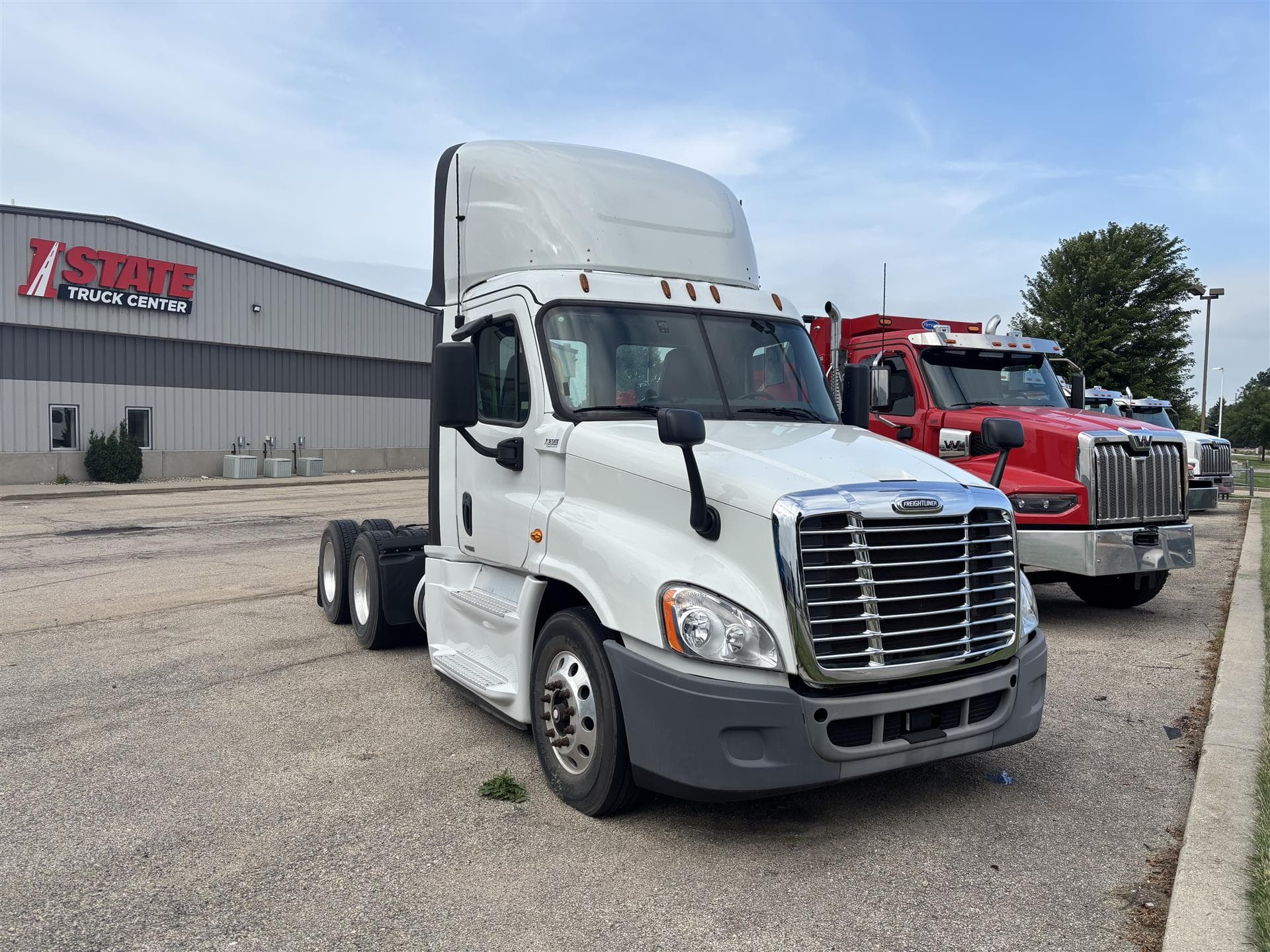 2017 Freightliner Cascadia — photo 2