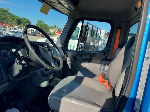 2016 Freightliner 114SD — photo 5