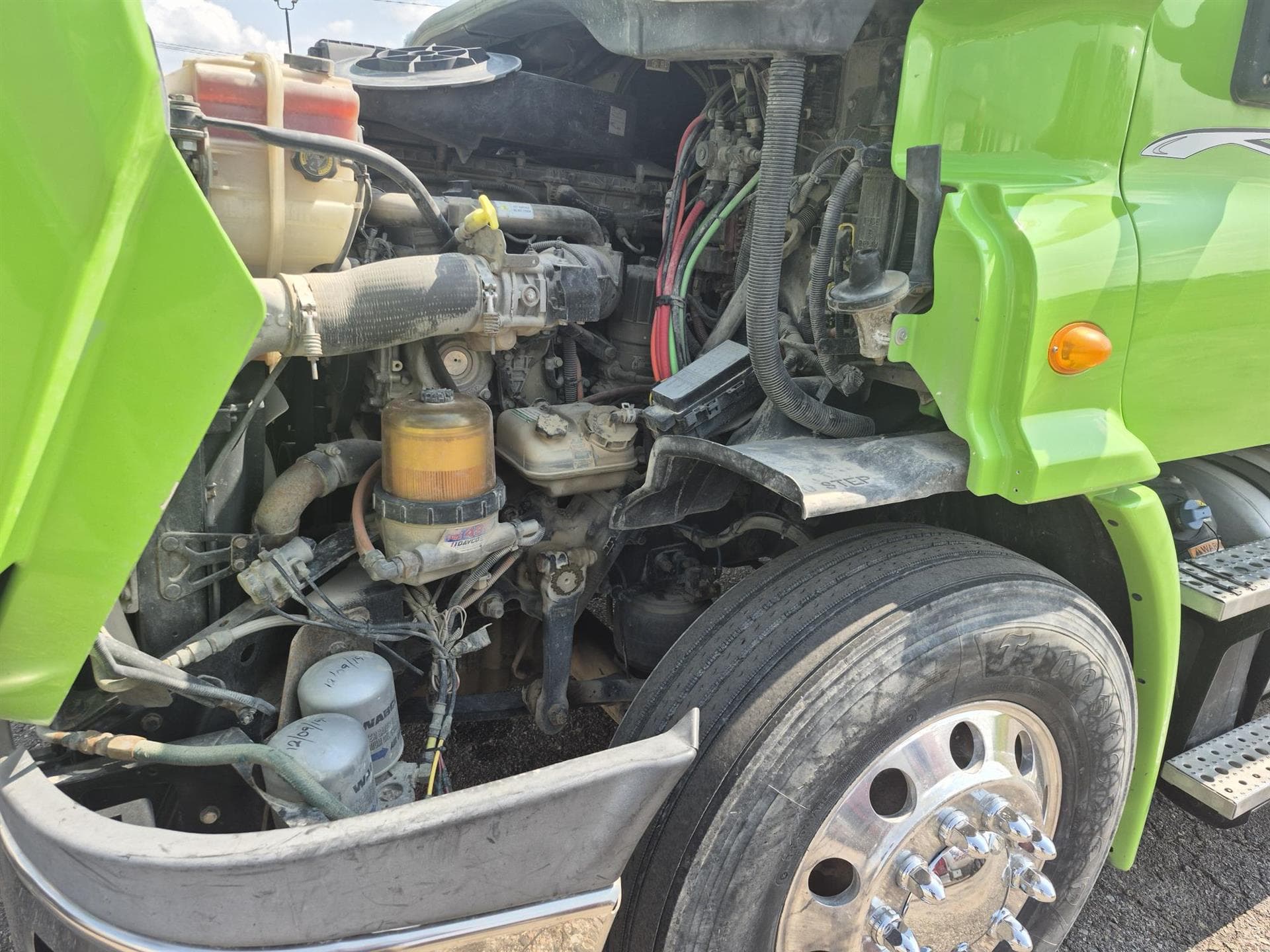 2013 Freightliner Cascadia — photo 8