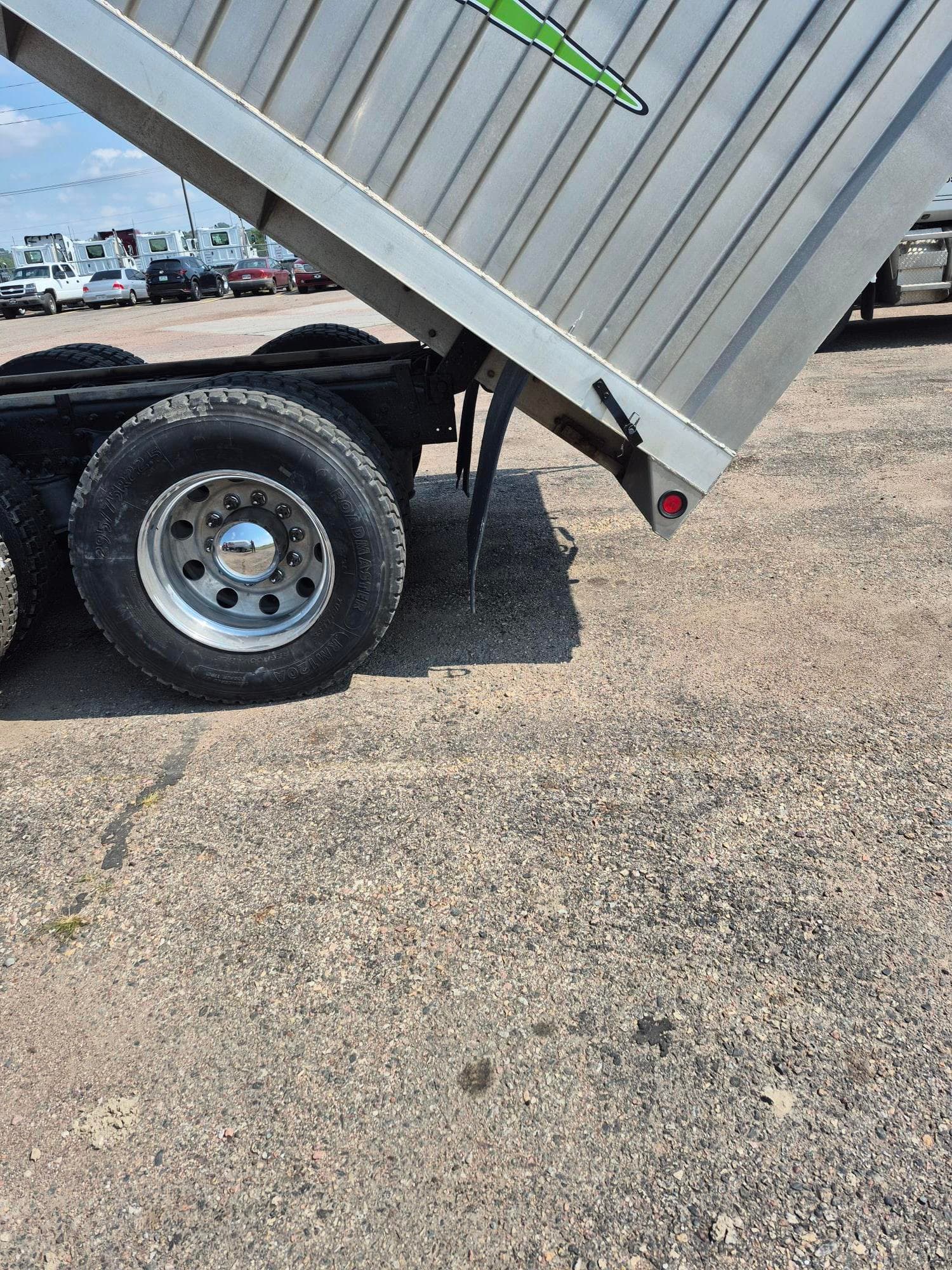 2013 Freightliner Cascadia — photo 9