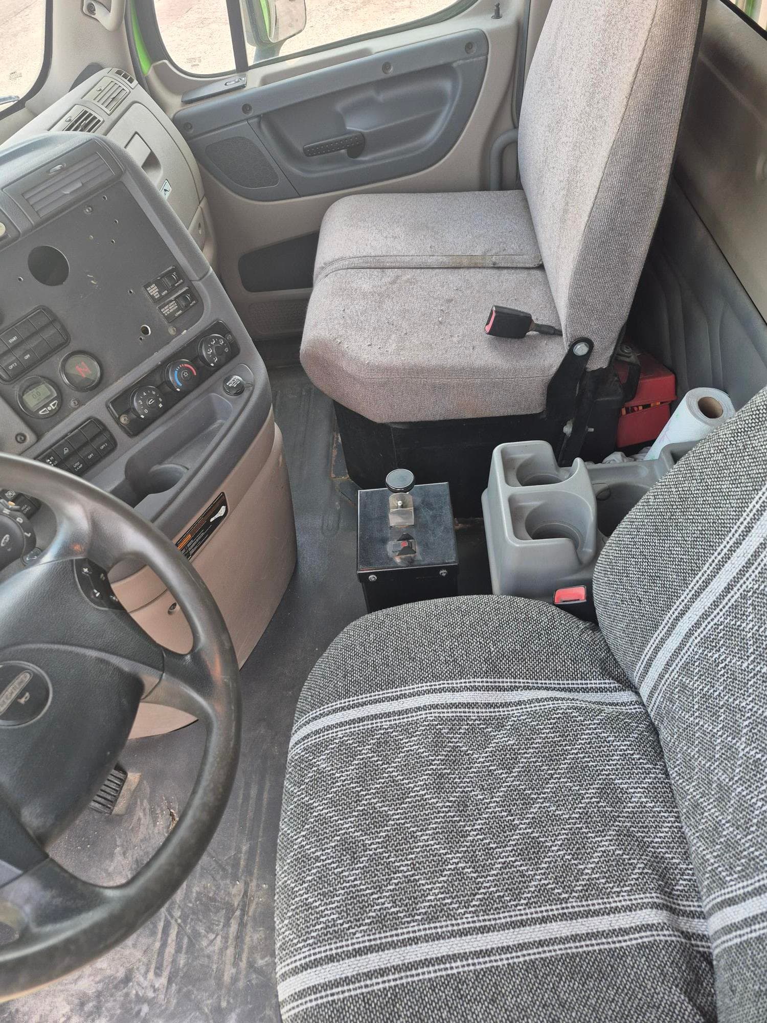 2013 Freightliner Cascadia — photo 15