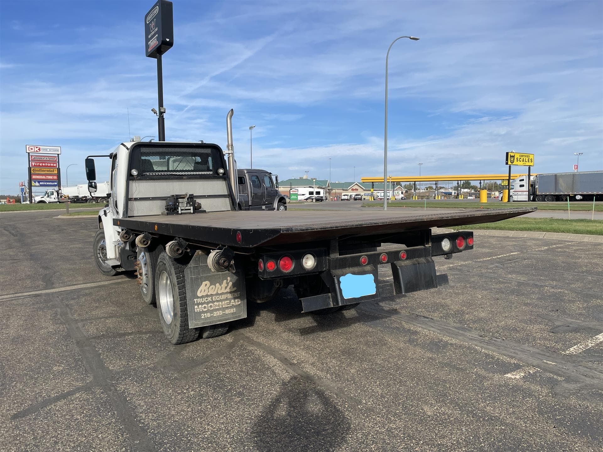 2012 Freightliner M2 106 — photo 6