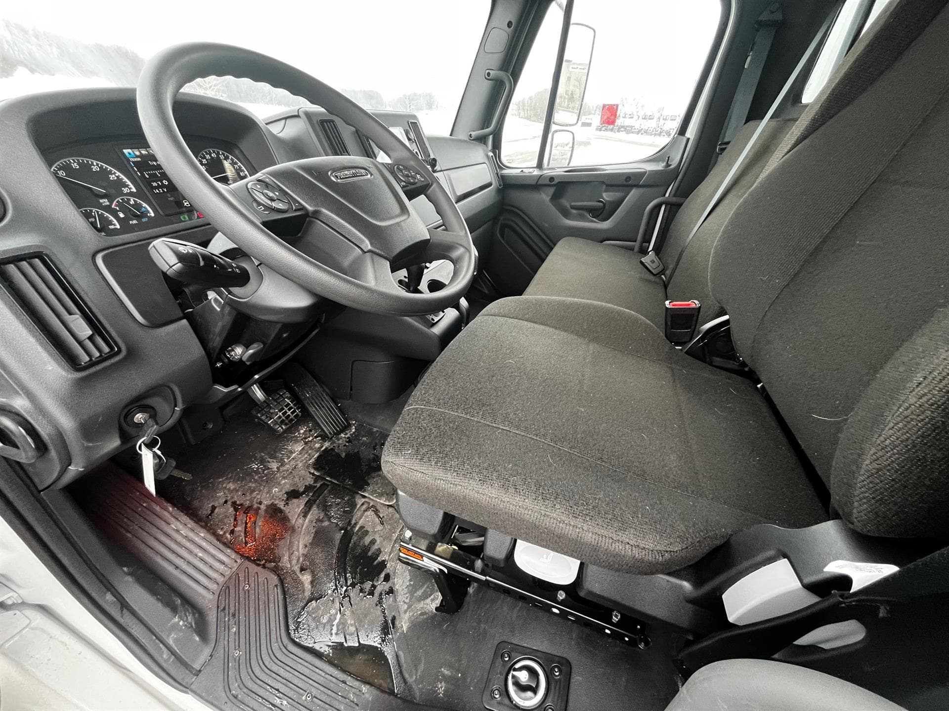 2026 Freightliner M2 106 — photo 12