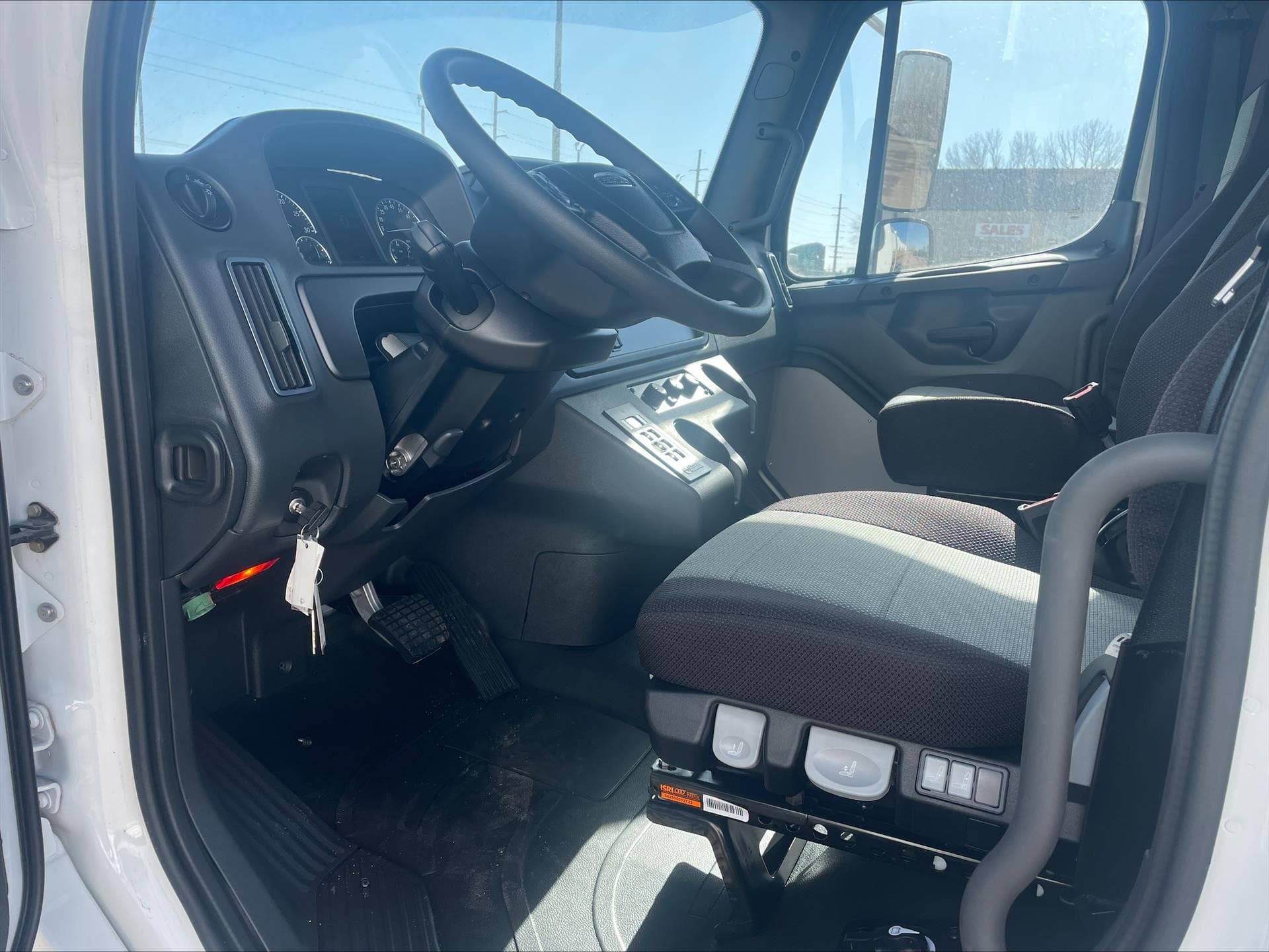 2026 Freightliner M2 106 — photo 6