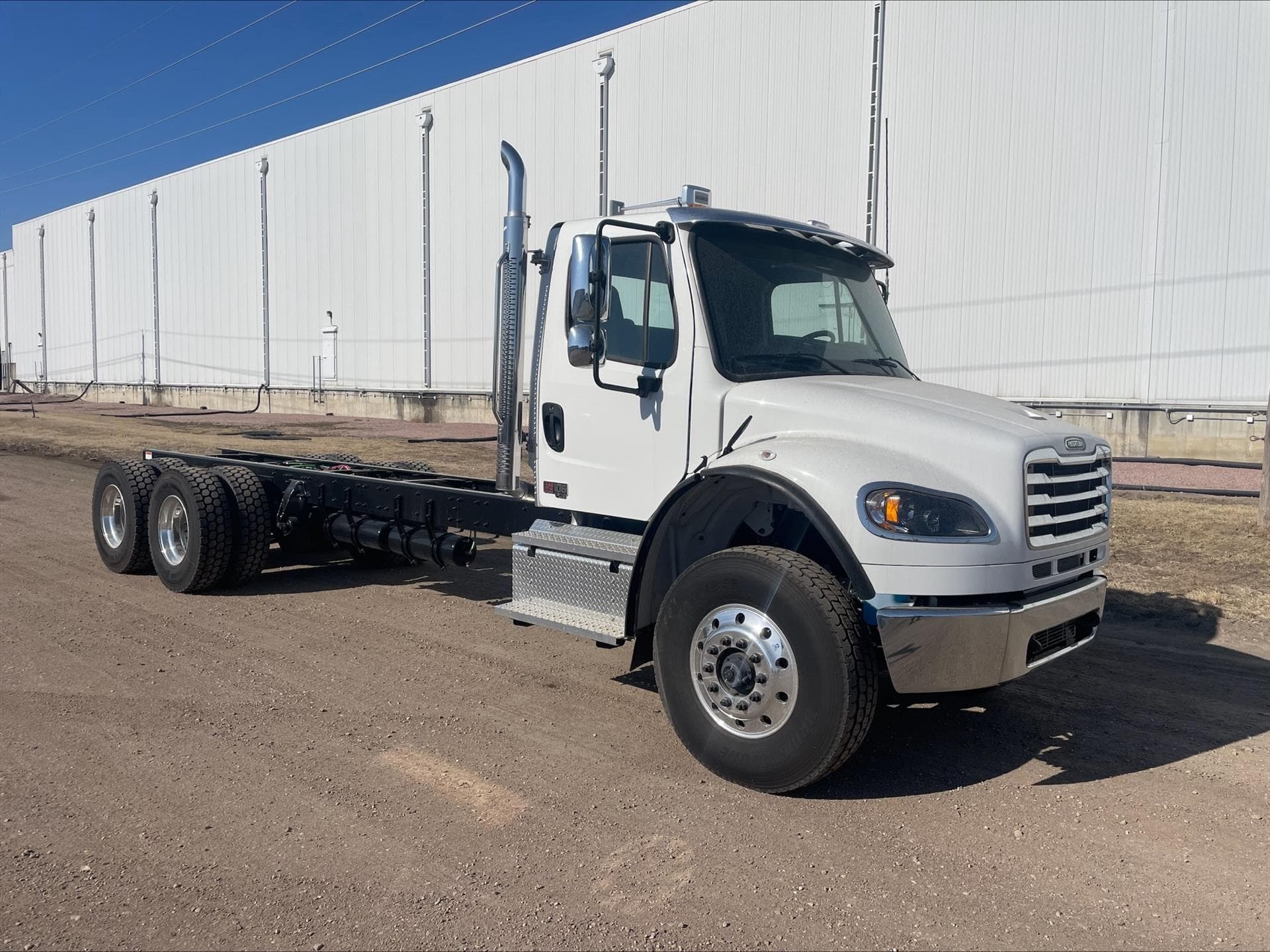 2026 Freightliner M2 106 — photo 10