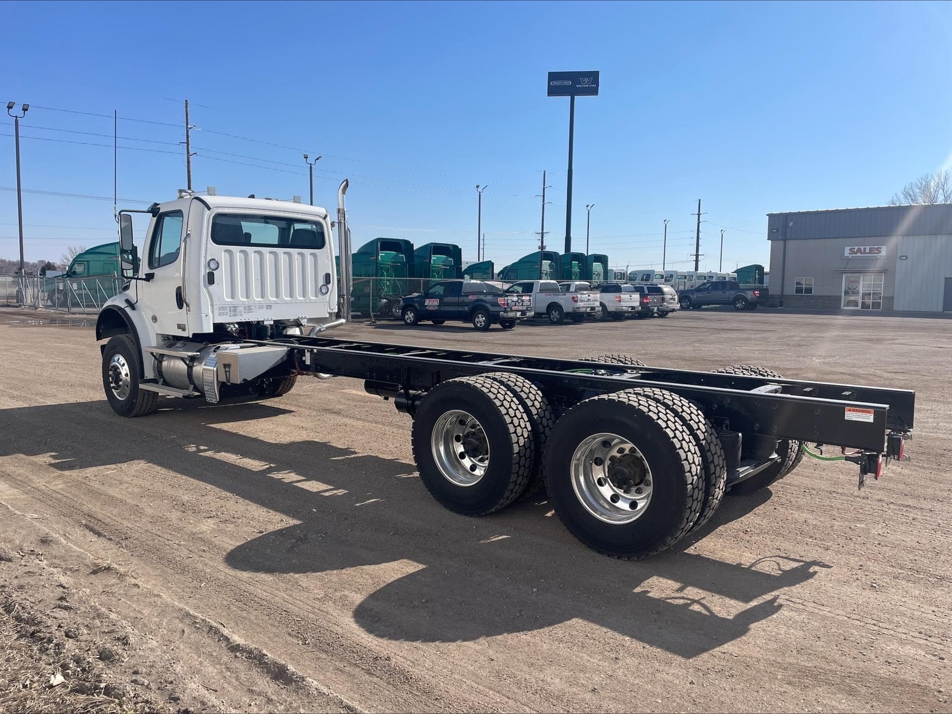 2026 Freightliner M2 106 — photo 4