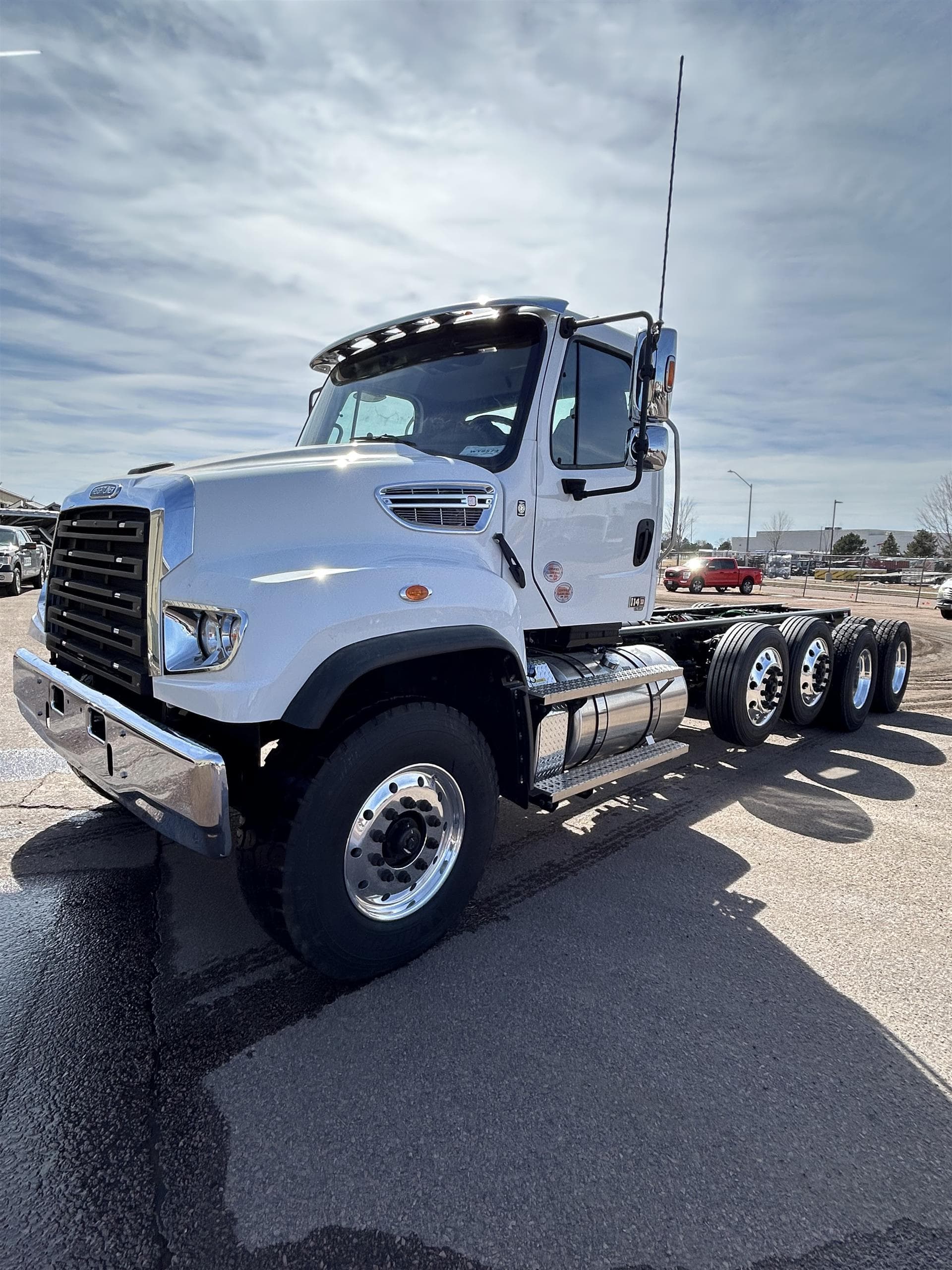 2027 Freightliner 114SD — photo 2