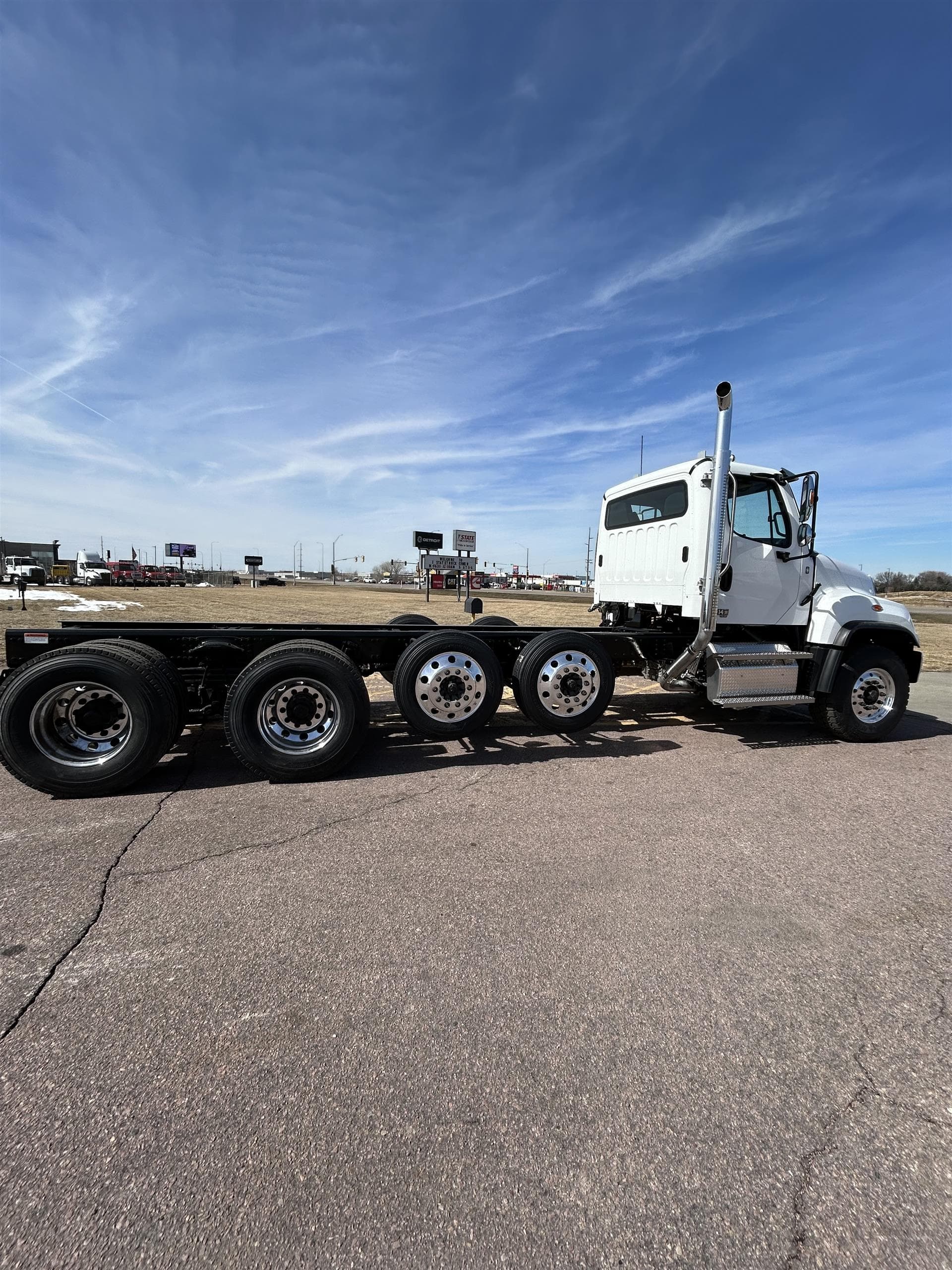 2027 Freightliner 114SD — photo 6