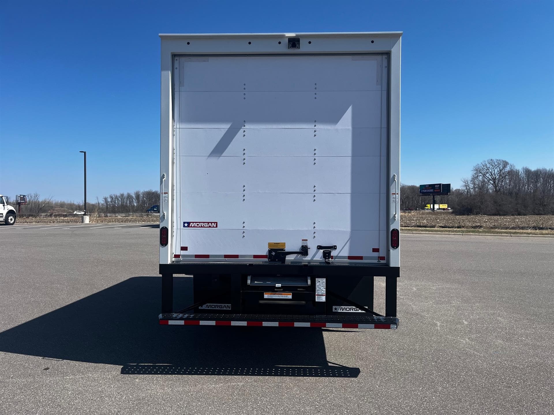 2026 Isuzu NRR — photo 4