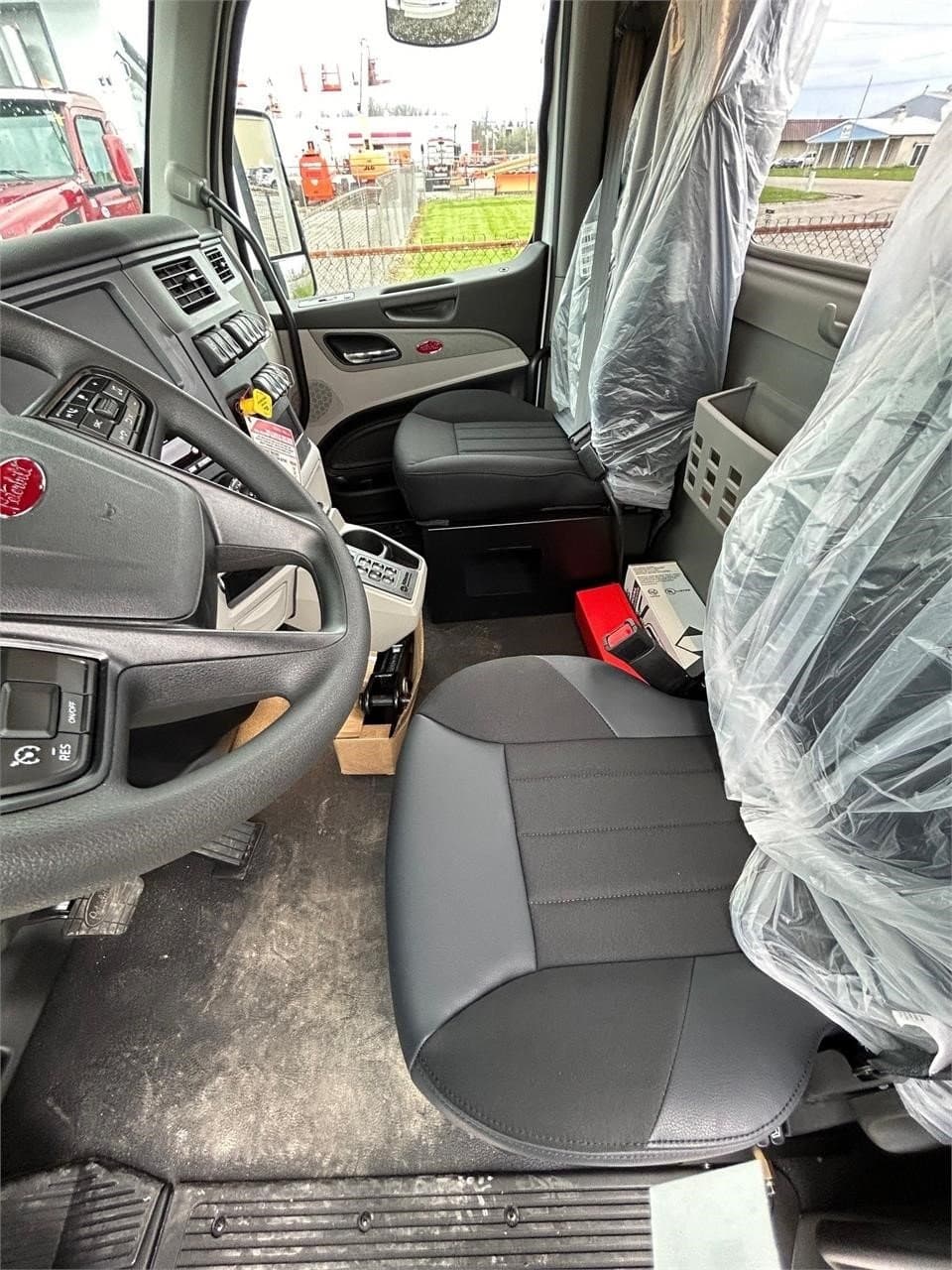 2025 Peterbilt 567 — photo 3