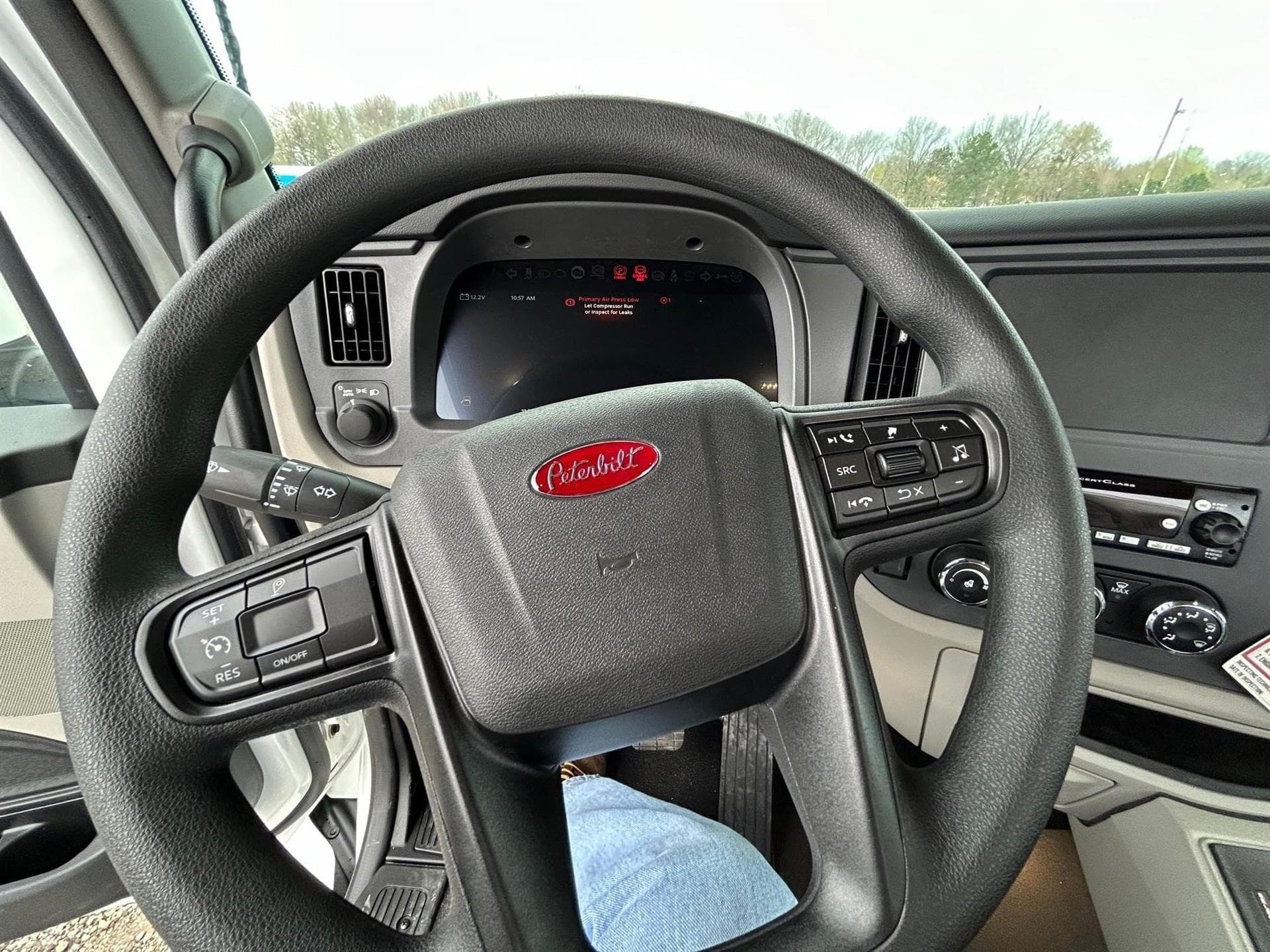 2025 Peterbilt 567 — photo 4