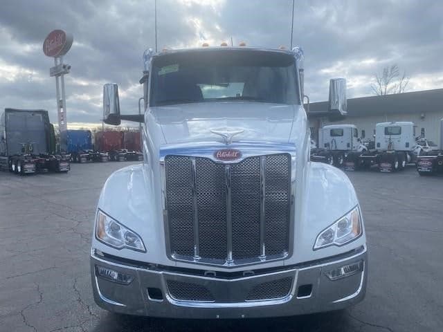 2025 Peterbilt 579 — photo 6