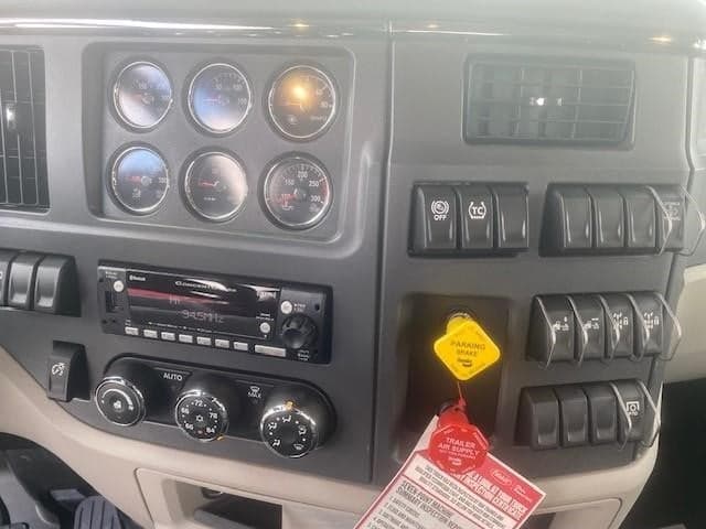 2025 Peterbilt 579 — photo 12