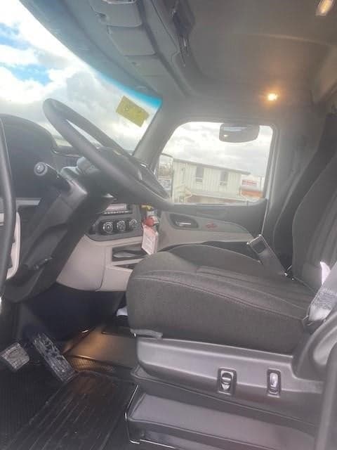 2025 Peterbilt 579 — photo 10