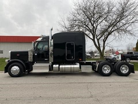 2025 Peterbilt 589 — photo 2
