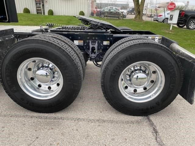 2025 Peterbilt 589 — photo 12