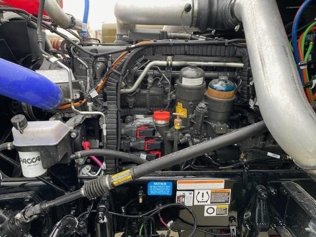 2025 Peterbilt 589 — photo 10