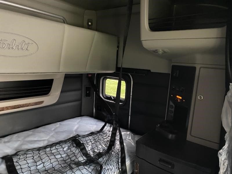 2025 Peterbilt 589 — photo 23
