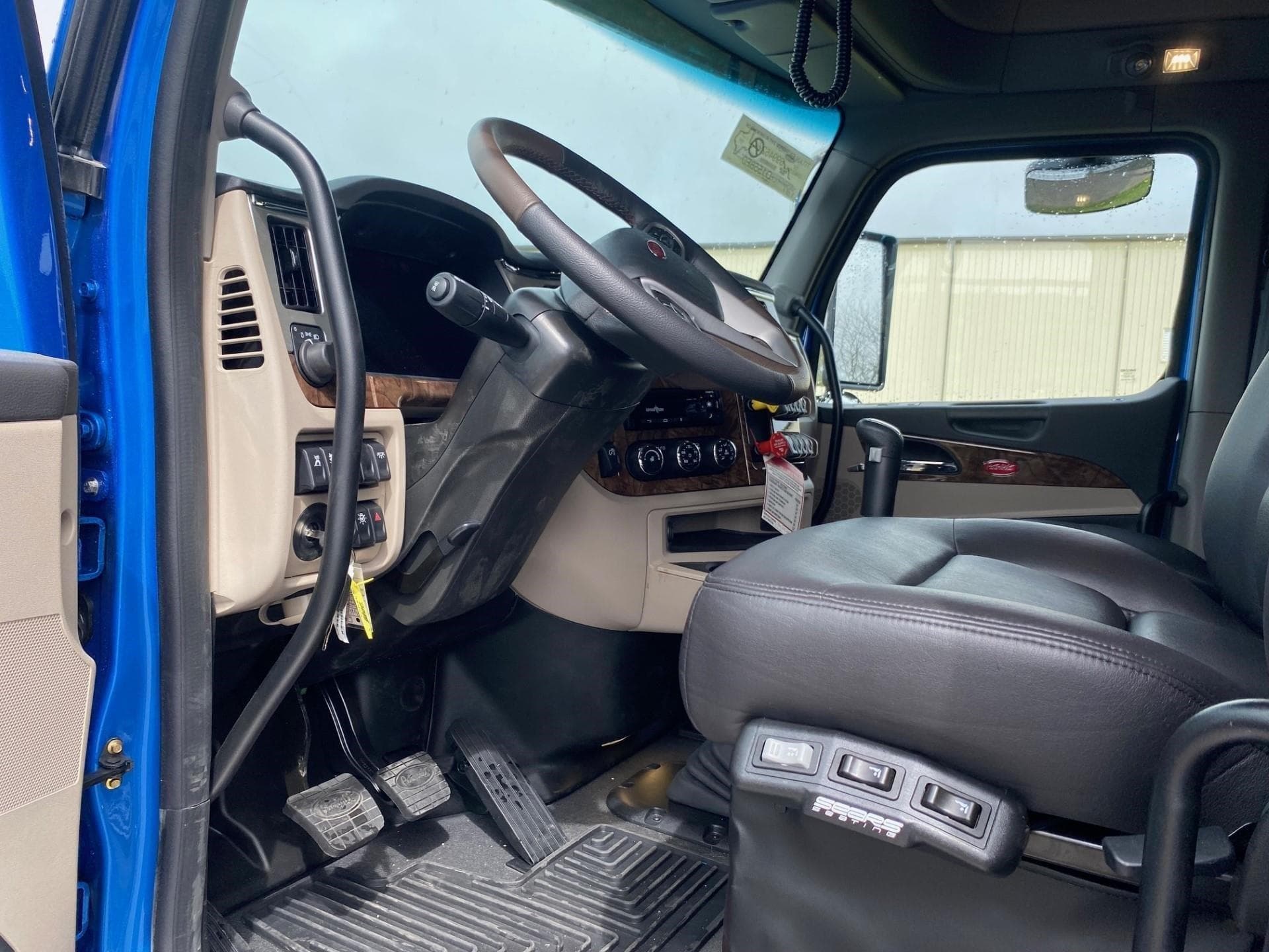 2025 Peterbilt 589 — photo 9