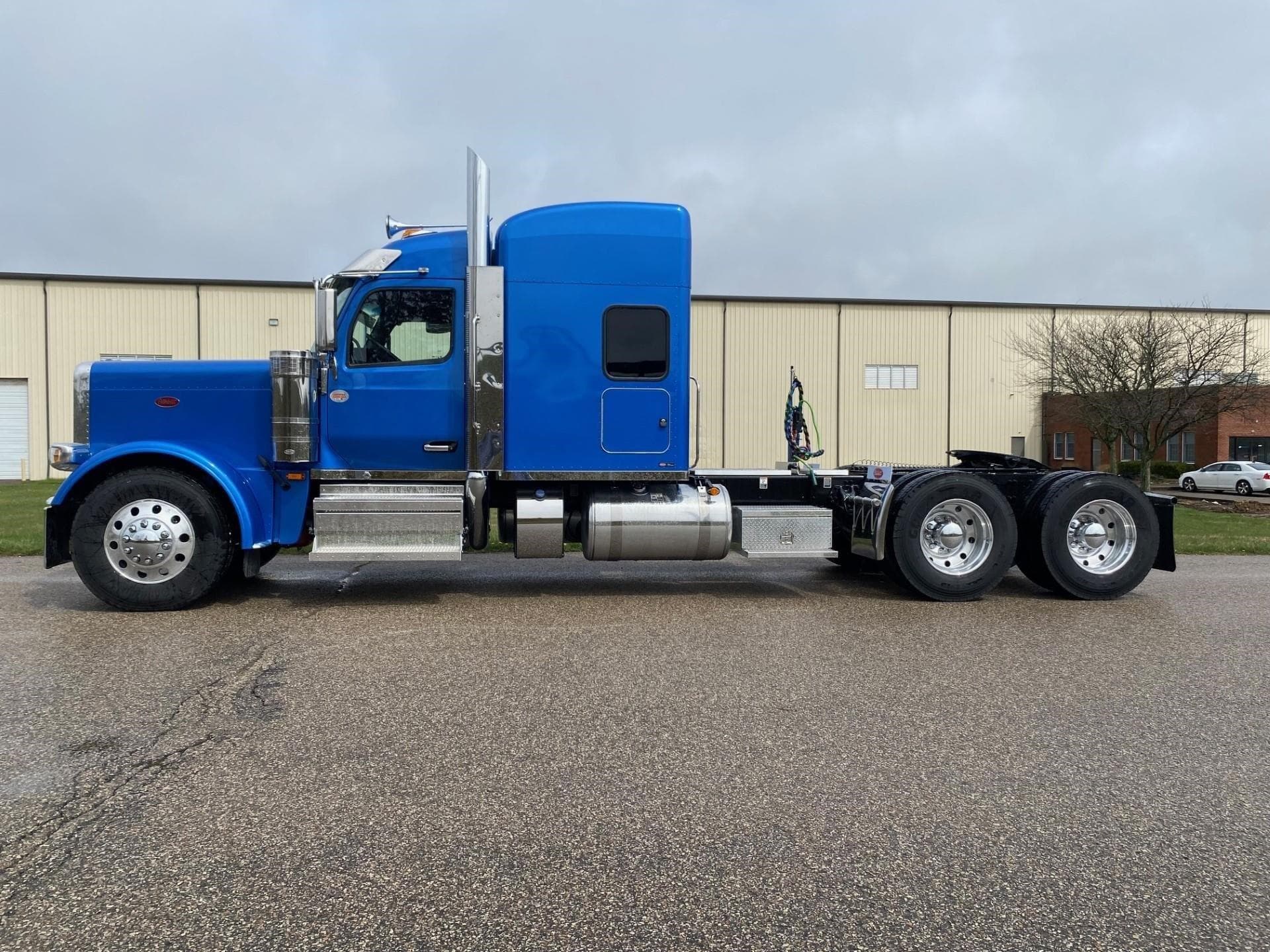 2025 Peterbilt 589 — photo 2
