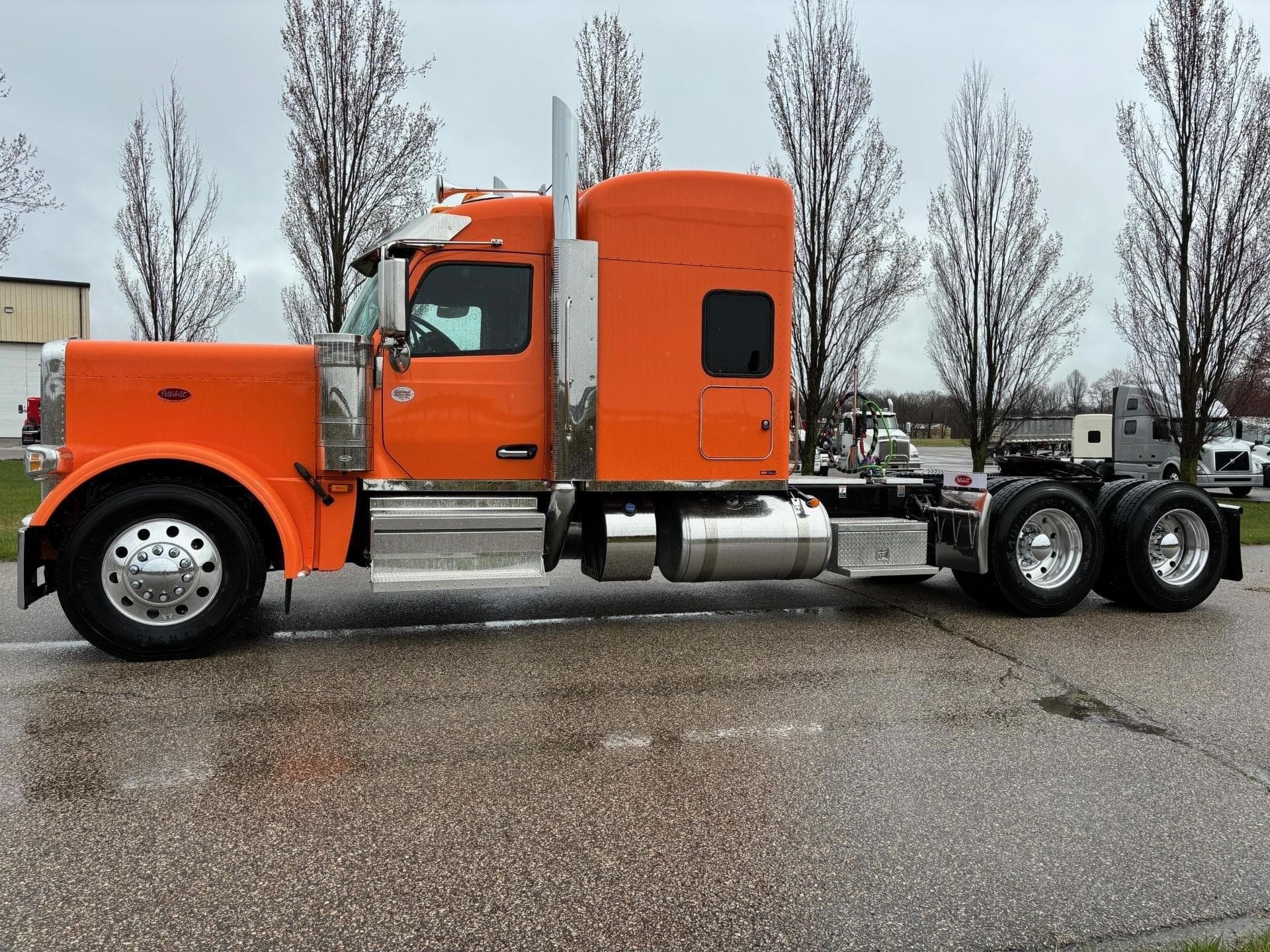 2025 Peterbilt 589 — photo 2