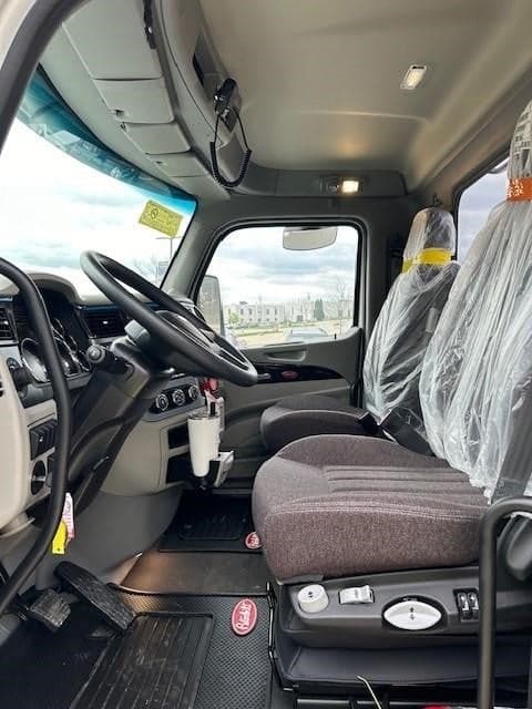 2025 Peterbilt 579 — photo 7
