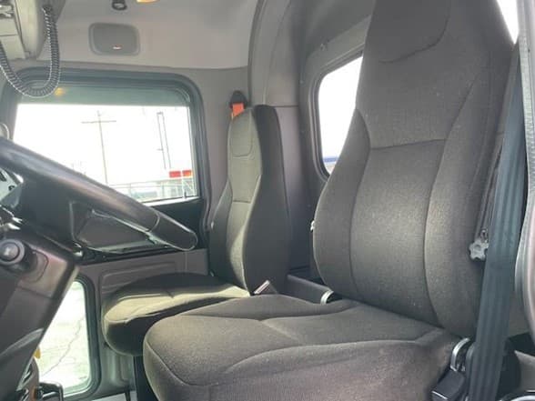 2022 Peterbilt 389 — photo 15