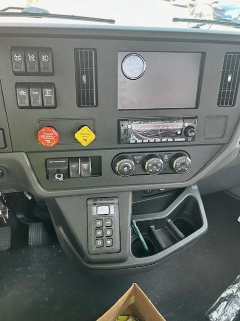 2025 Peterbilt 536 — photo 9