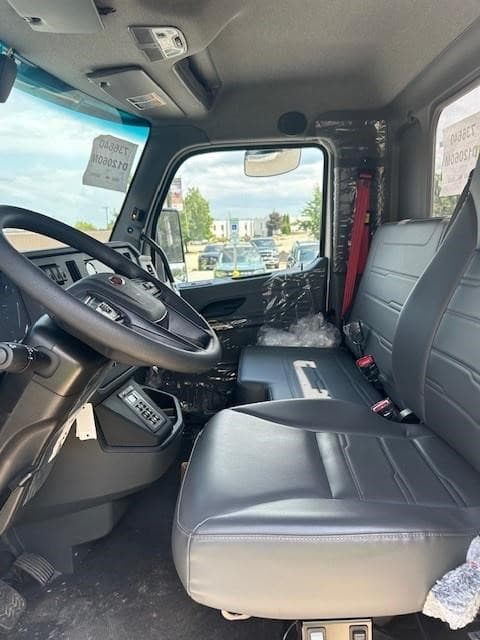 2025 Peterbilt 536 — photo 8