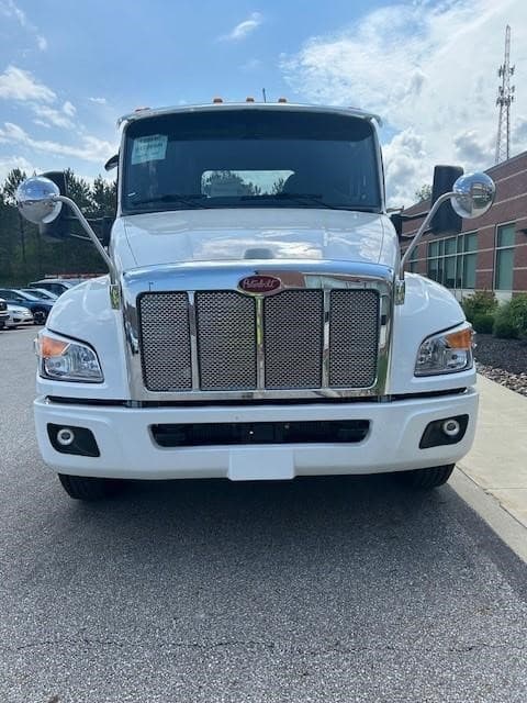 2025 Peterbilt 536 — photo 2