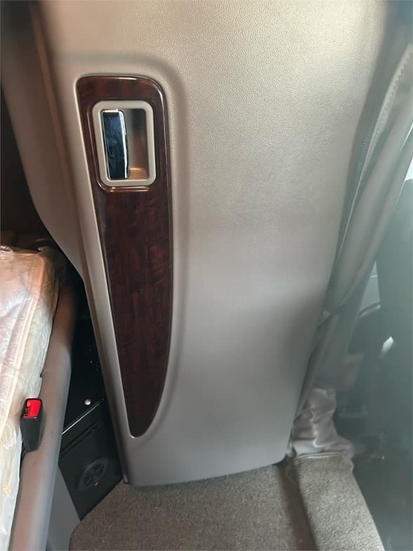 2024 Peterbilt 389 — photo 27