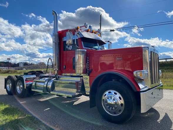 2023 Peterbilt 389 — photo 2