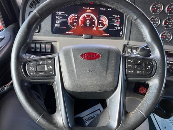 2023 Peterbilt 389 — photo 10